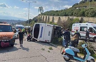 Aydın’da şehiriçi yolcu minibüsü devrildi,...