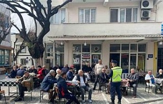 Kuşadası’nda vatandaşlar trafik kurallarına...