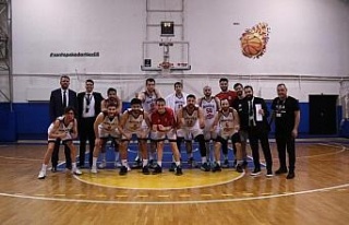 Nazilli Belediyespor Basketbol Takımı grubunu lider...