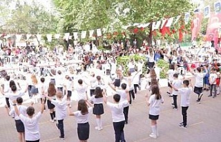 Başak Koleji’nde öğrenciler 23 Nisan coşkusunu...