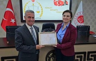 Başkan Erol mazbatasını aldı