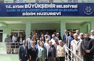 Başkan Gençay bayramda yaşlı çınarları unutmadı