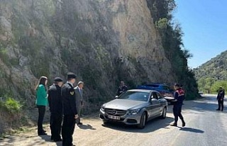 Kaymakam Polat trafik denetimine katılarak vatandaşlarla...