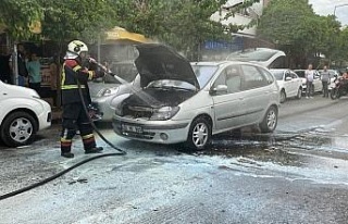 LPG’li otomobil alev aldı, itfaiyenin zamanında...