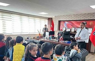 Minik öğrenciler polis haftasını kutladı