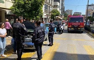 Otomobilin elektrik aksamından çıkan yangın panikletti