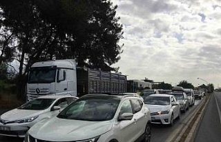 Otoyola girişler kapanınca trafik kitlendi