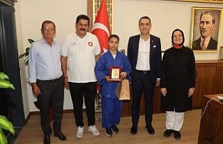 Başkan Arıcı’dan Judo Türkiye 7’incisine plaket