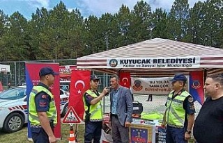 Jandarma trafik ekipleri vatandaşları bilgilendirdi