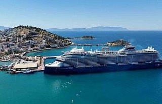 Kuşadası’nda kruvaziyer bereketi yaşanmaya devam...