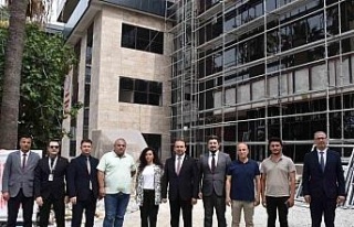 Kuşadası’ndaki sağlık kompleksinde çalışmalar...
