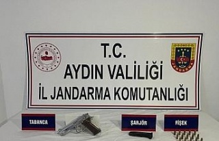 Silahını araziye fırlattı, jandarmanın dikkatinden...