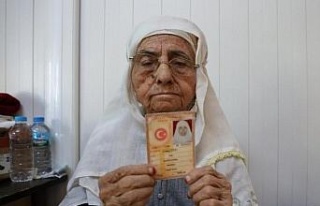 Asırlık Hatice Kübra teyzenin şaşırtan hayat...