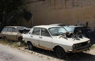 Bir zamanın efsane araçları hurdalıkta hayat buluyor