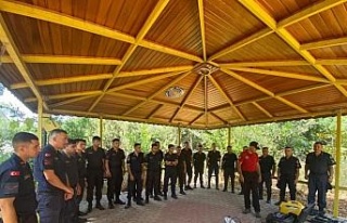 Jandarma personeline depremde arama kurtarma eğitimi...