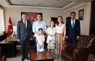 Karacasu Kaymakamı Gündoğdu, genç yazar Nas’ı...