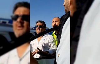 Sınava yetişmek isteyen kızın babası ile polisler...