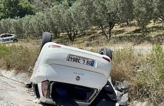 Söke’de otomobil şarampole devrildi: 3 yaralı