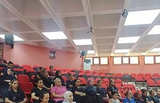 Hastane temizlik personeline iş sağlığı ve güvenliği...
