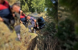 Otomobil şarampole devrildi: 3 yaralı