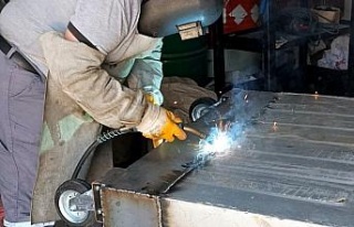 Söke Belediyesi çöp konteynerlerini yenileyerek...