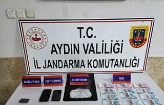 Uyuşturucuyu vites topuzuna gizlediler, jandarmadan...