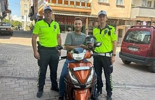 Karacasu’da trafik timleri kask kullanımını teşvik...