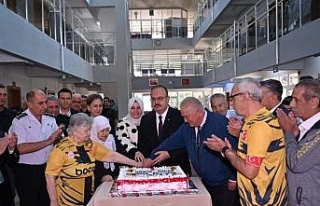 Aydın Valisi Canbolat, huzurevi sakinleriyle bir...