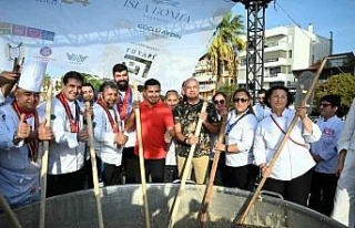 Kuşadası Sokak Festivali coşkusu uluslararası...