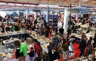 Aydın Kitap Fuarı’na katılan vatandaşlar Başkan...
