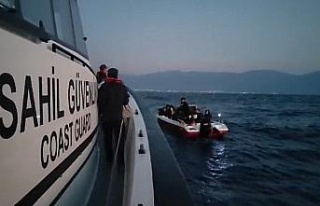 Kuşadası’nda 48 düzensiz göçmen kurtarıldı