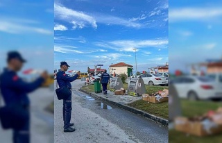 Kuşadası’nda yere çöp ve izmarit atan yanıyor