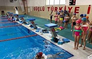 Nazilli’de minikler suyla buluşmaya devam ediyor