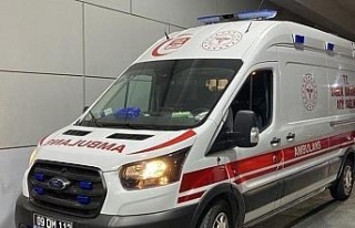 Seyir halindeki traktörün kasasından düşen şahıs...