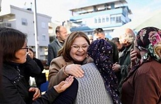 Başkan Gençay, pazarda vatandaşlarla buluştu