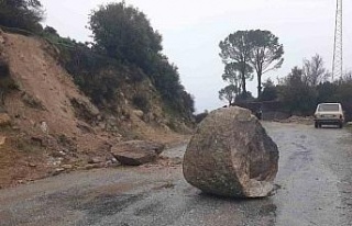 Koçarlı’da aşırı yağışlarla ulaşıma kapanan...