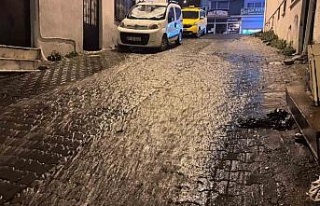 Kuşadası’nda sağanak yağış etkili oldu