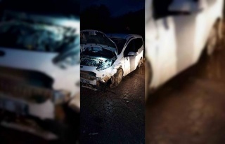 İki araç çarpıştı sürücü araçta sıkıştı