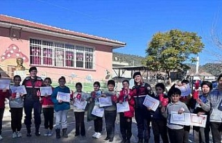Jandarma ekipleri öğrencilerin karne heyecanına...