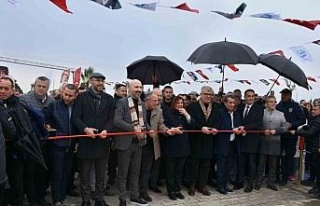 Başkan Zencirci, çelenk yerine mama göndererek...