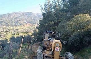 Efeler Belediyesi arazi yollarında çalışmalarını...