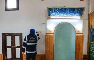 Efeler’in ekipleri Gölcük’te camiyi yeniledi