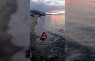 Jet skili düzensiz göçmen jandarmanın dikkatinden...
