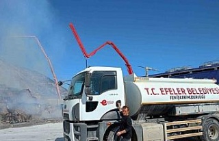 Kağıt fabrikası yangınına Efeler’den tanker...