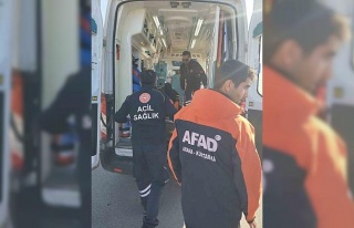 Kayalıklarda mahsur kalan balıkçı AFAD ekiplerince...