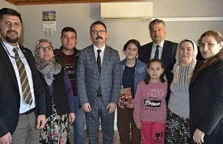 Kaymakam Ateş, öğrencilerin evlerine misafir oldu