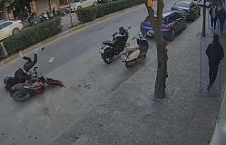 Motosiklet ve çarptığı kız metrelerce sürüklendi