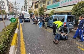 Motosiklet yayaya çarptı: 2 yaralı