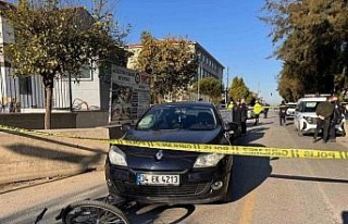 Otomobilin çarptığı bisikletli hayatını kaybetti
