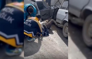 Aydın’da iki araç kafa kafaya çarpıştı 3 yaralı